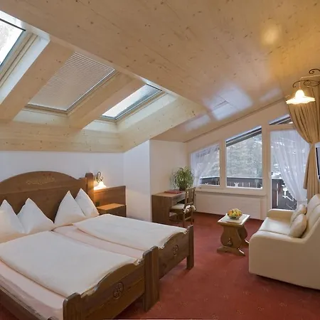 Hotel Antika Hotel 3*