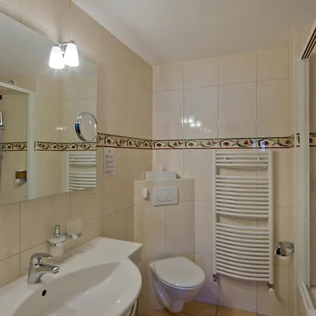 Antika فندق زيرمات